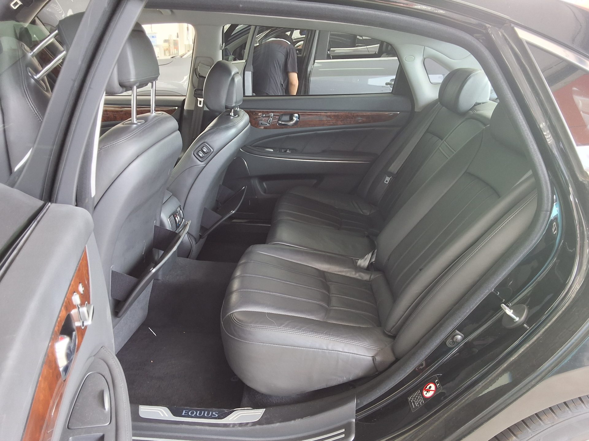 2010 - hyundai equus