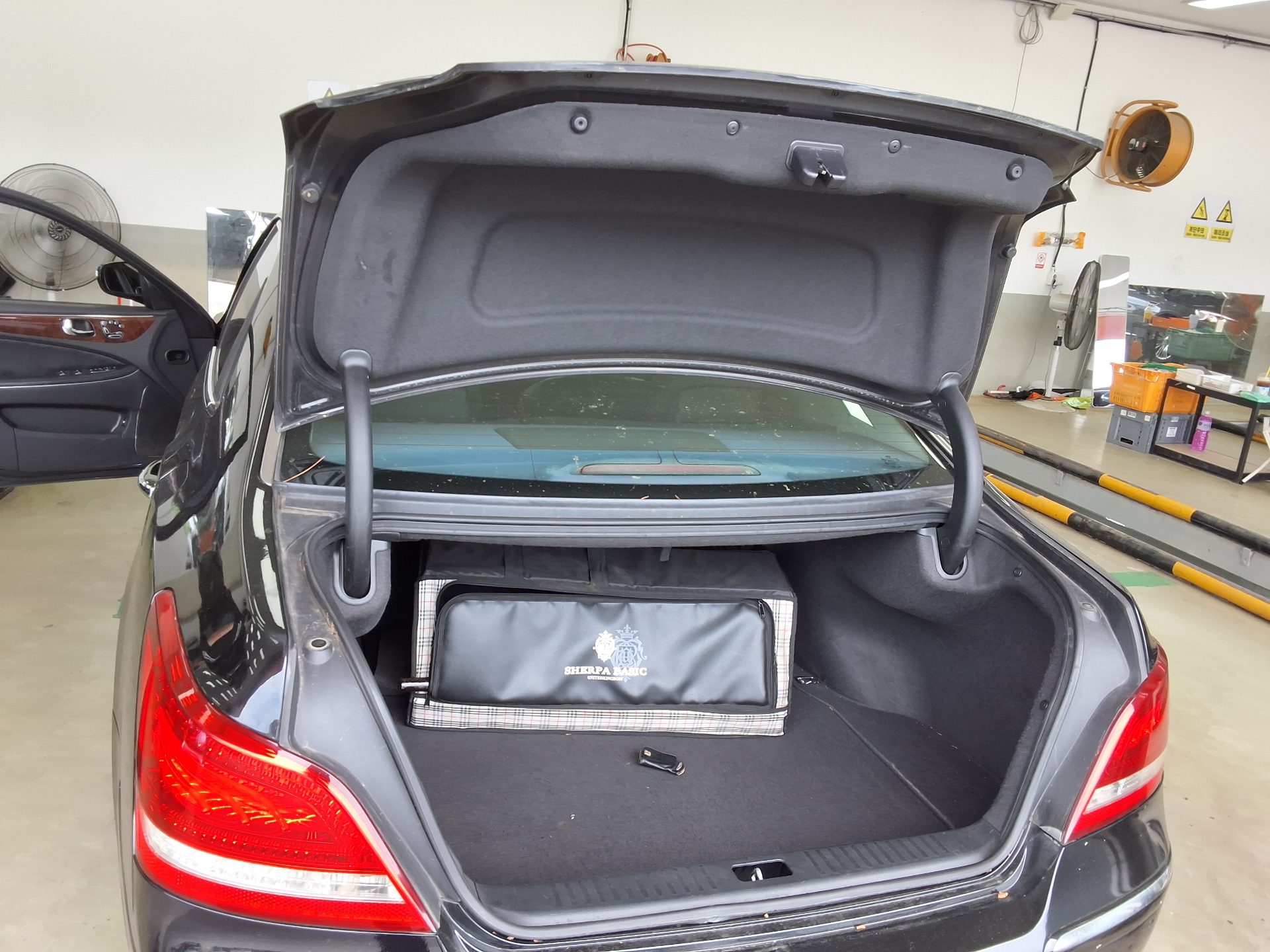 2010 - hyundai equus