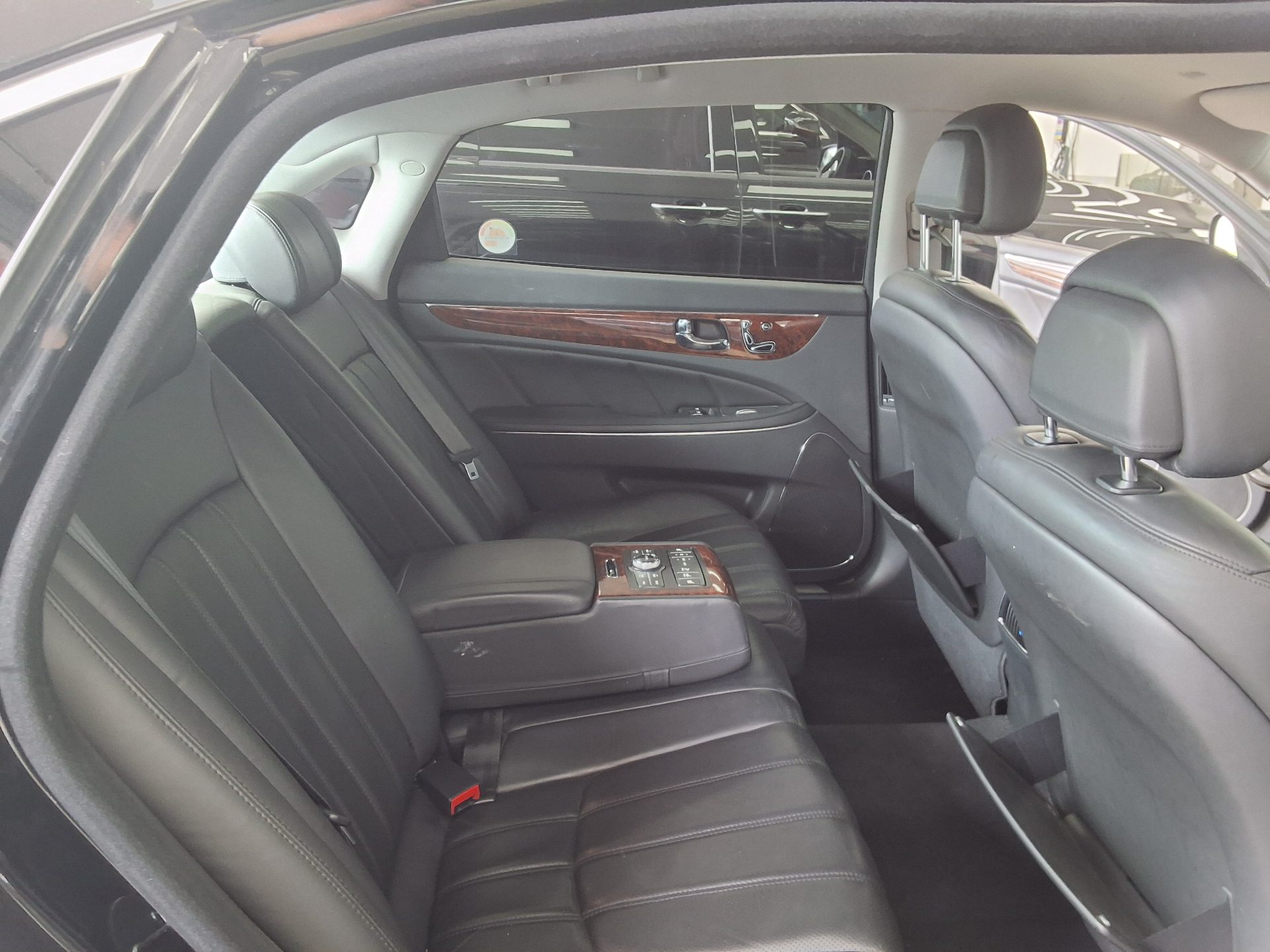 2010 - hyundai equus