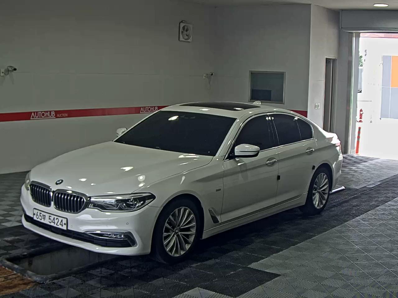 BMW 5 SERIES (7TH GEN) 520d