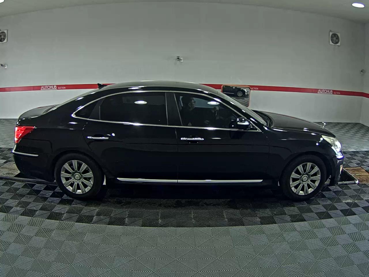 2010 - hyundai equus