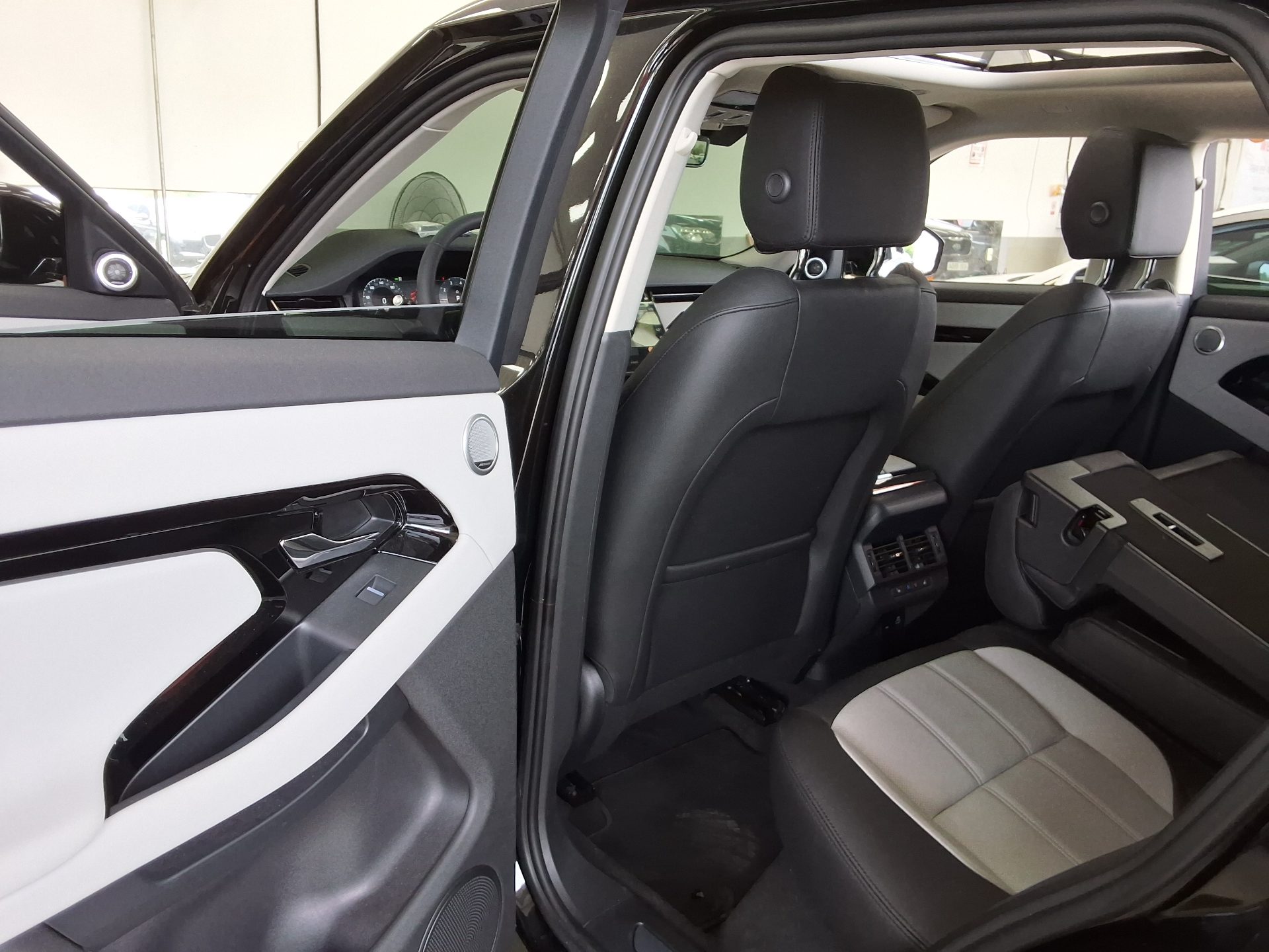2024 - land rover range rover
