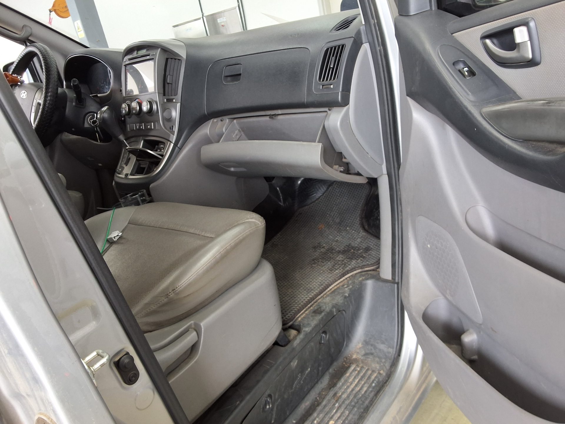 2015 - hyundai grand starex