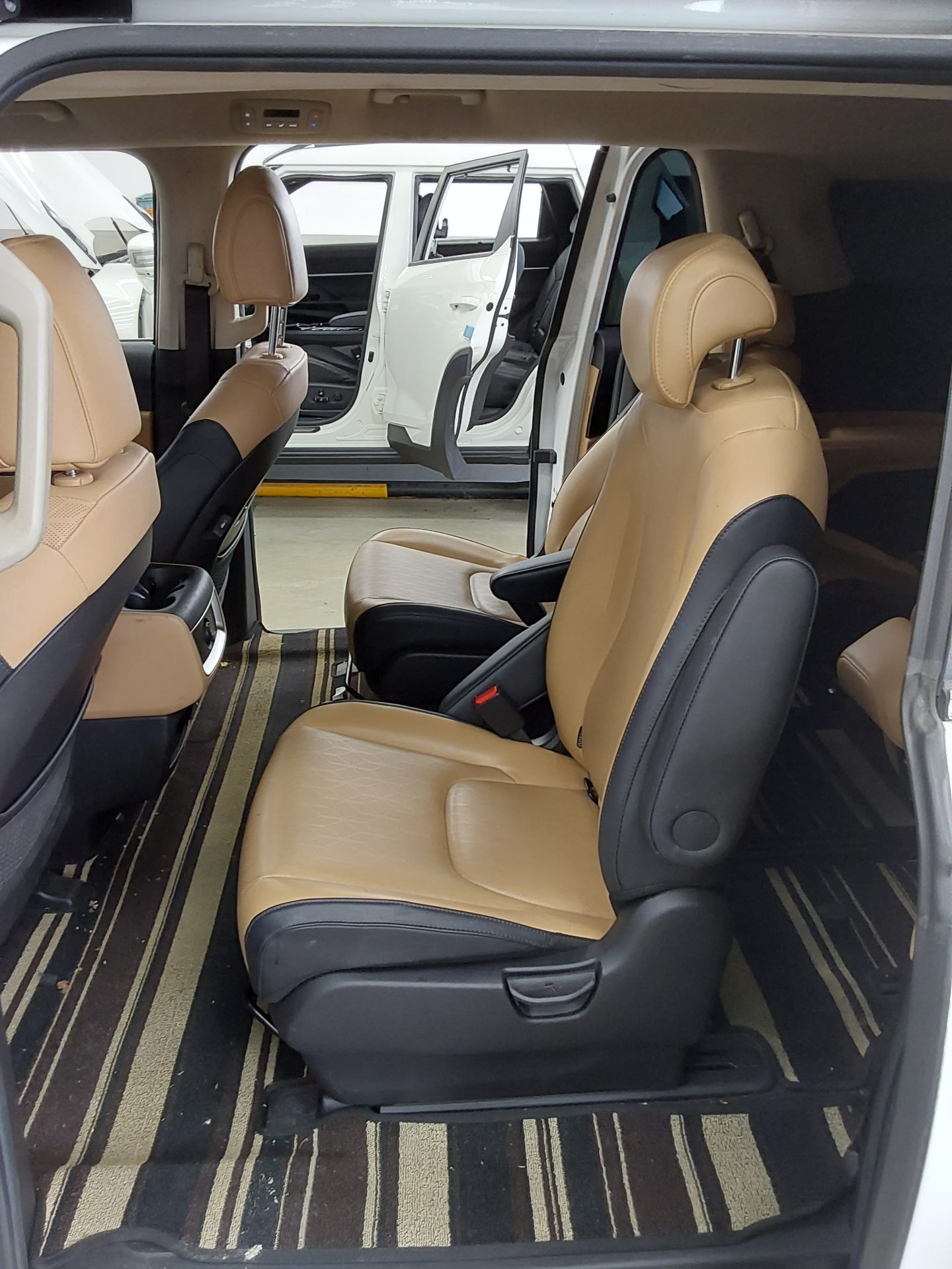 2022 - kia carnival