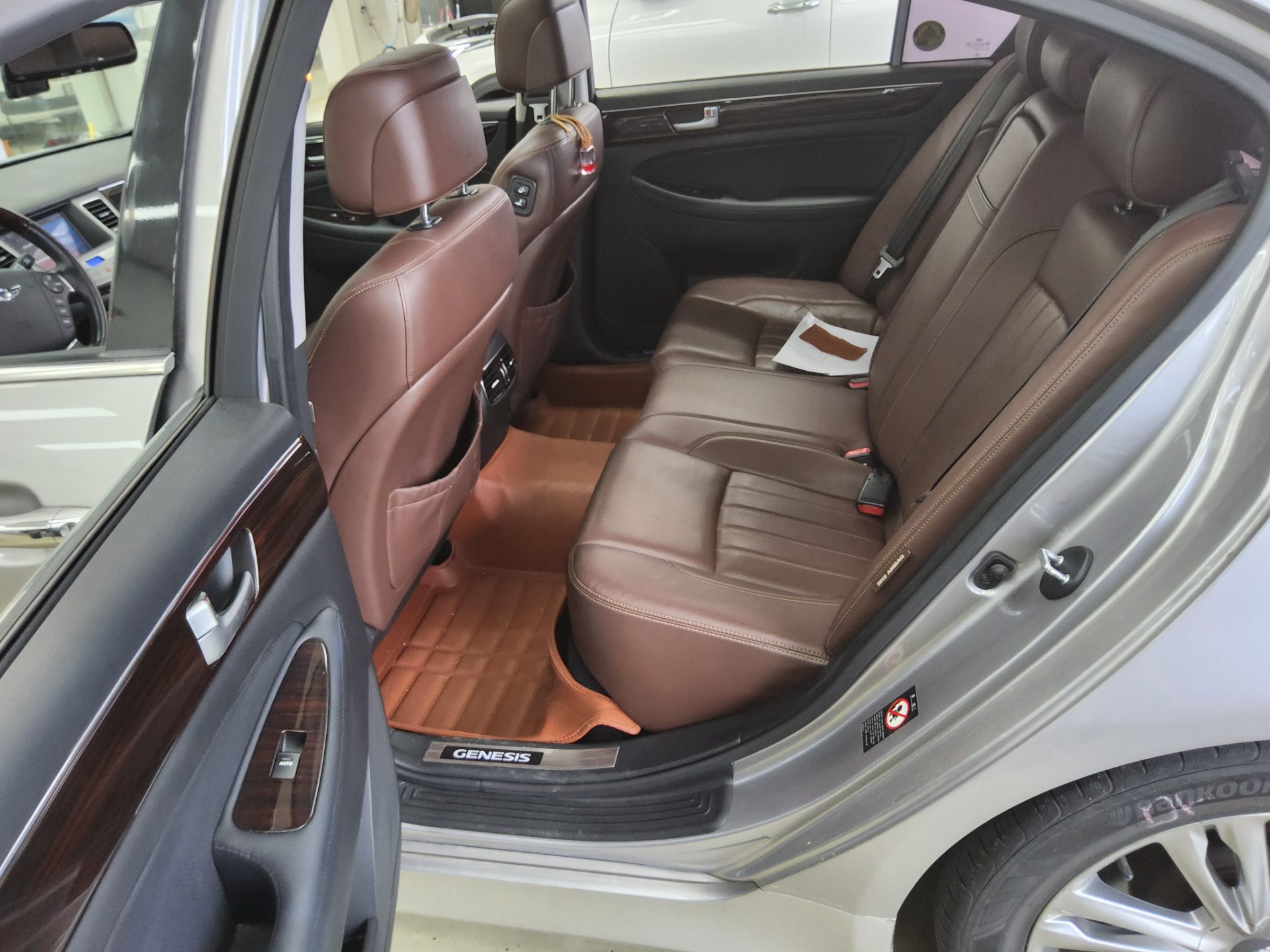 2012 - hyundai bh