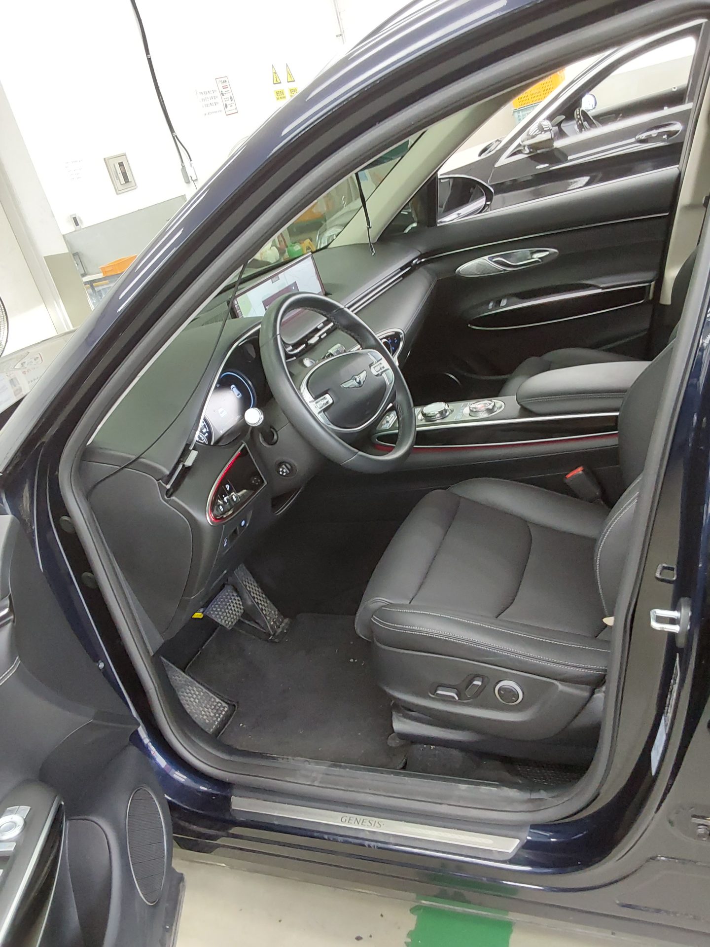2024 - genesis gv70