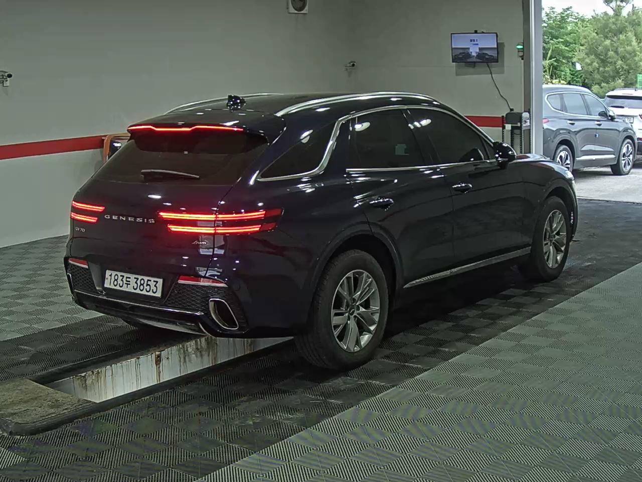 2024 - genesis gv70