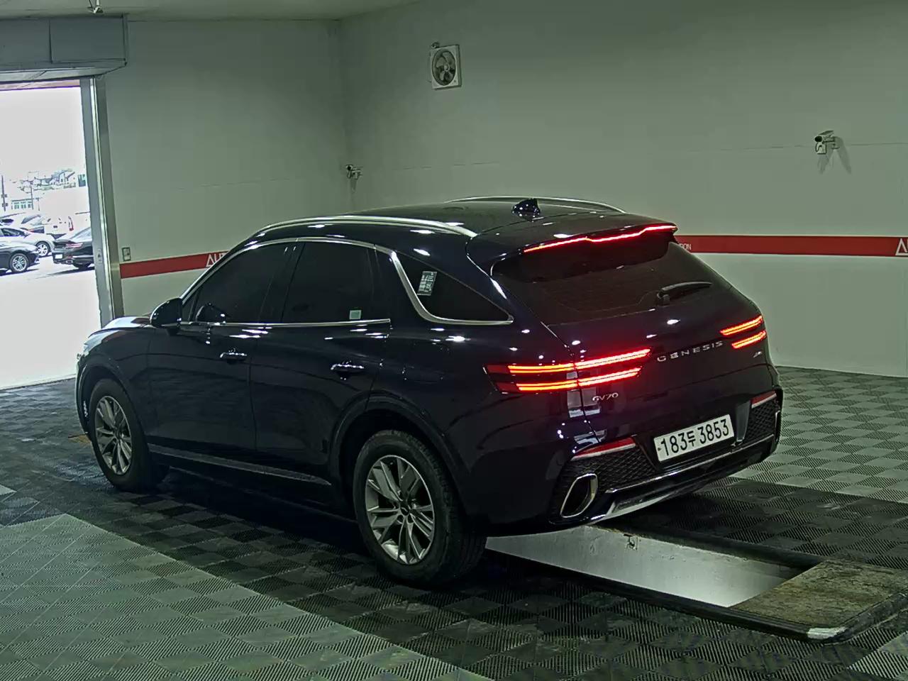 2024 - genesis gv70