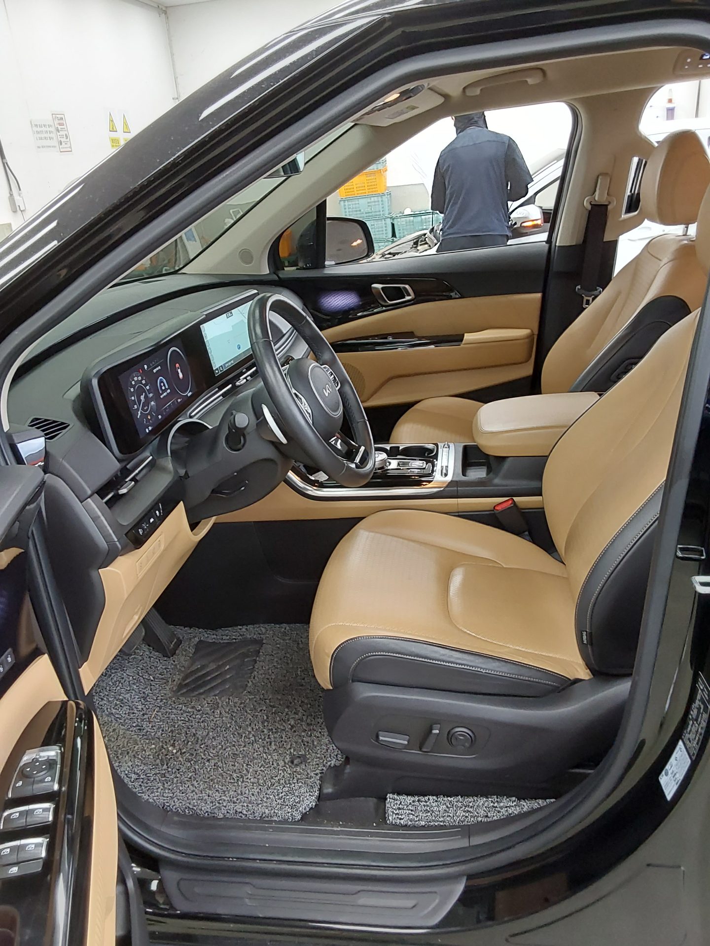 2023 - kia carnival