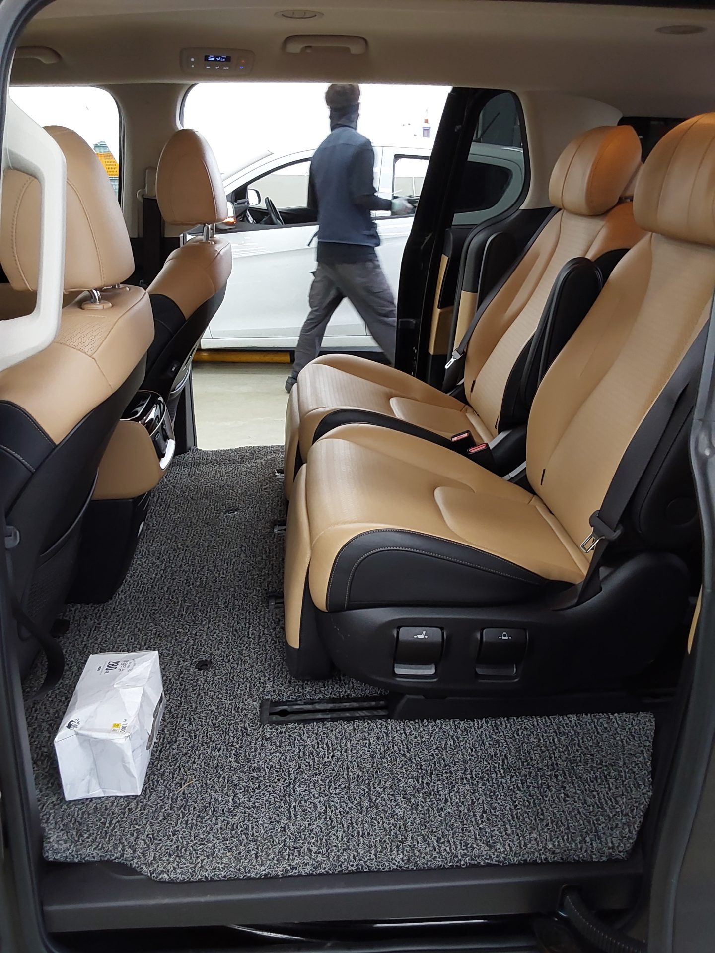 2023 - kia carnival