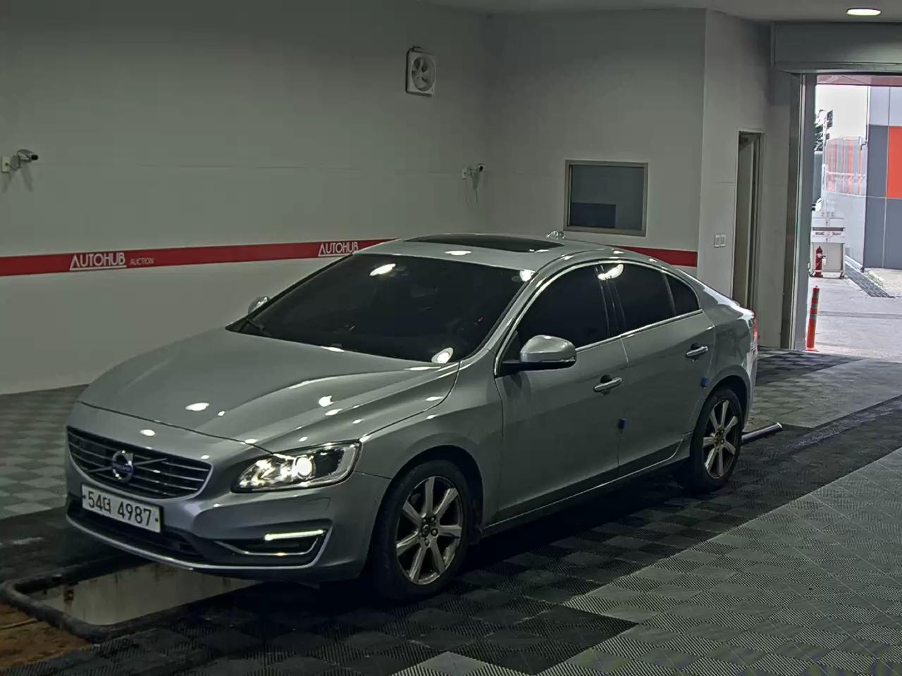 VOLVO S60 (2ND GEN) D3 MOMENTUM