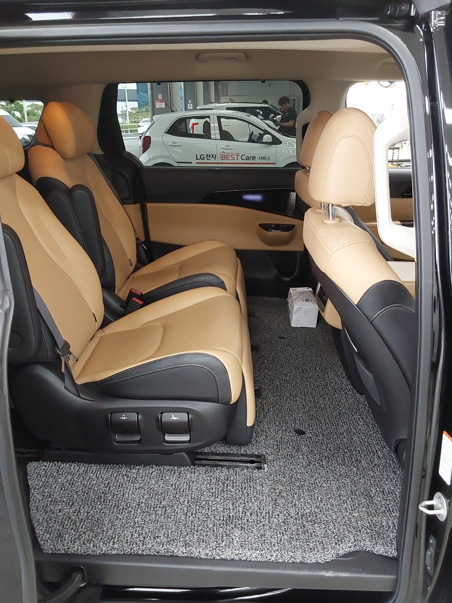 2023 - kia carnival