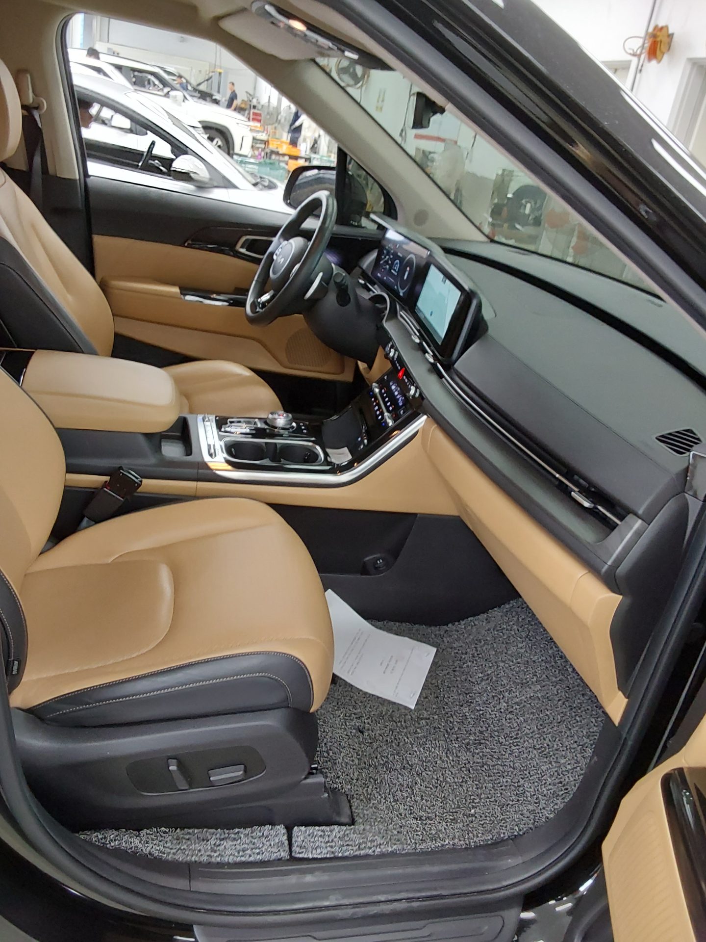 2023 - kia carnival