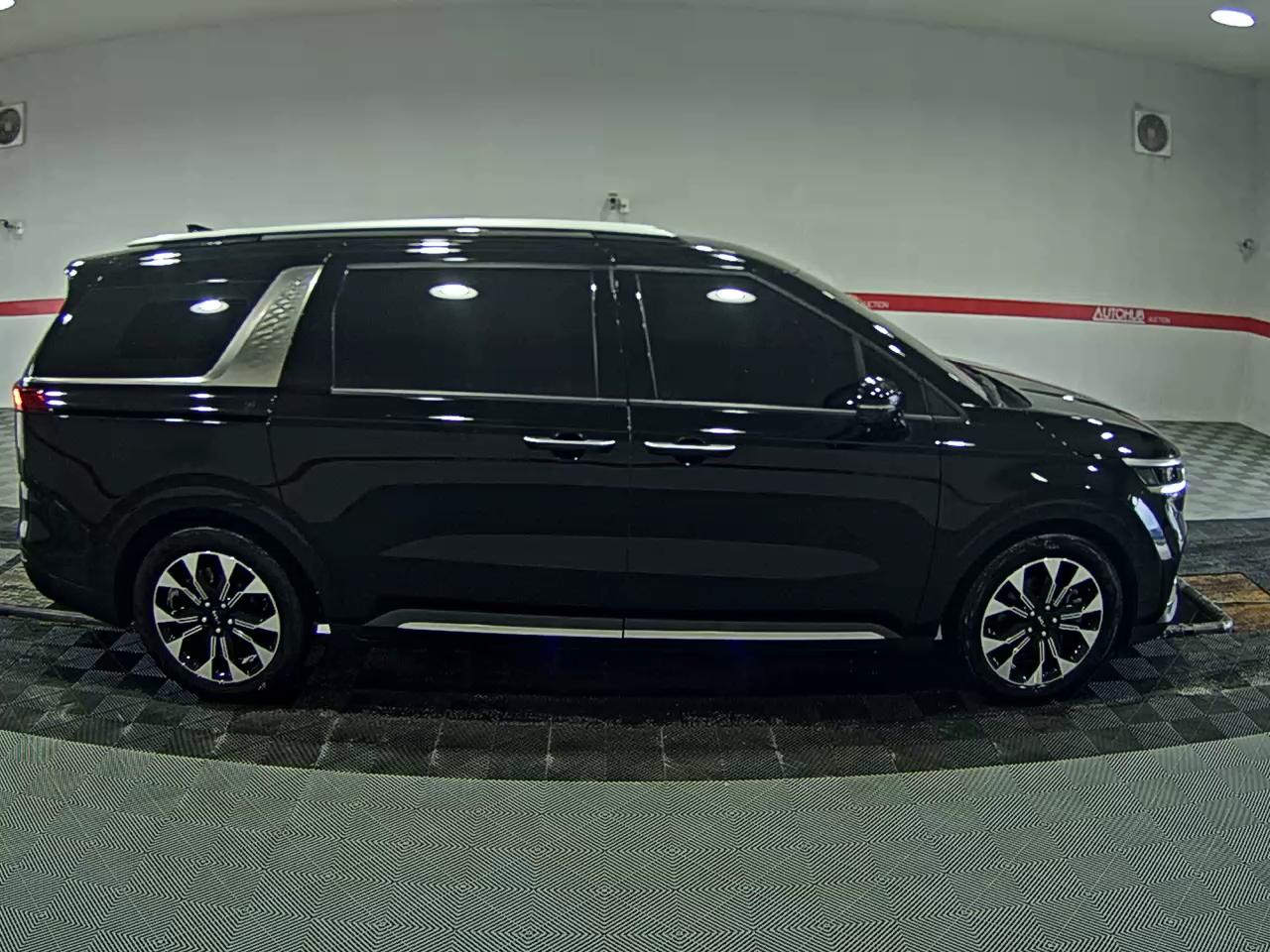 2023 - kia carnival