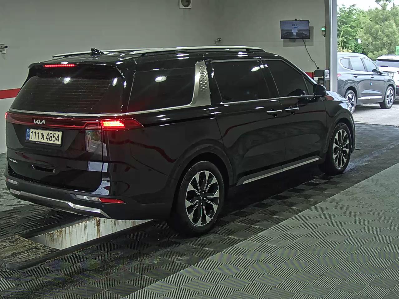 2023 - kia carnival