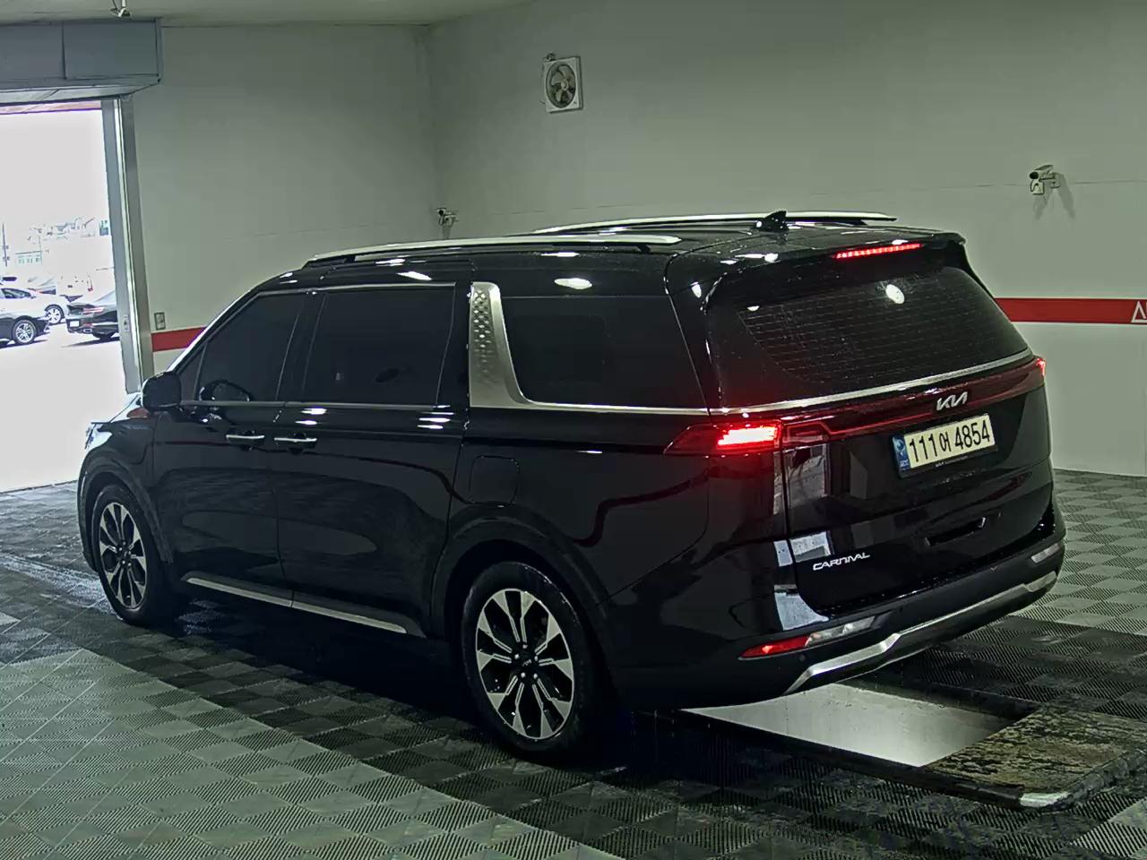 2023 - kia carnival