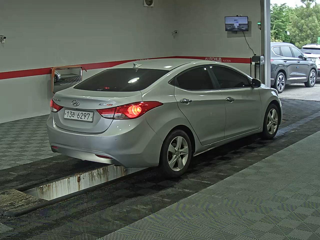 2011 - hyundai avante