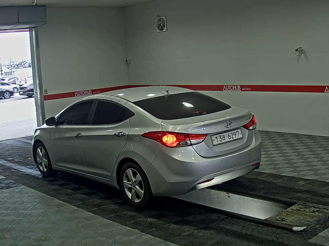 2011 - hyundai avante
