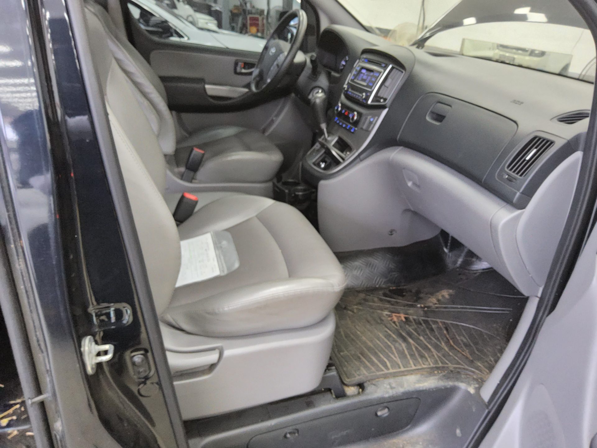 2020 - hyundai grand starex