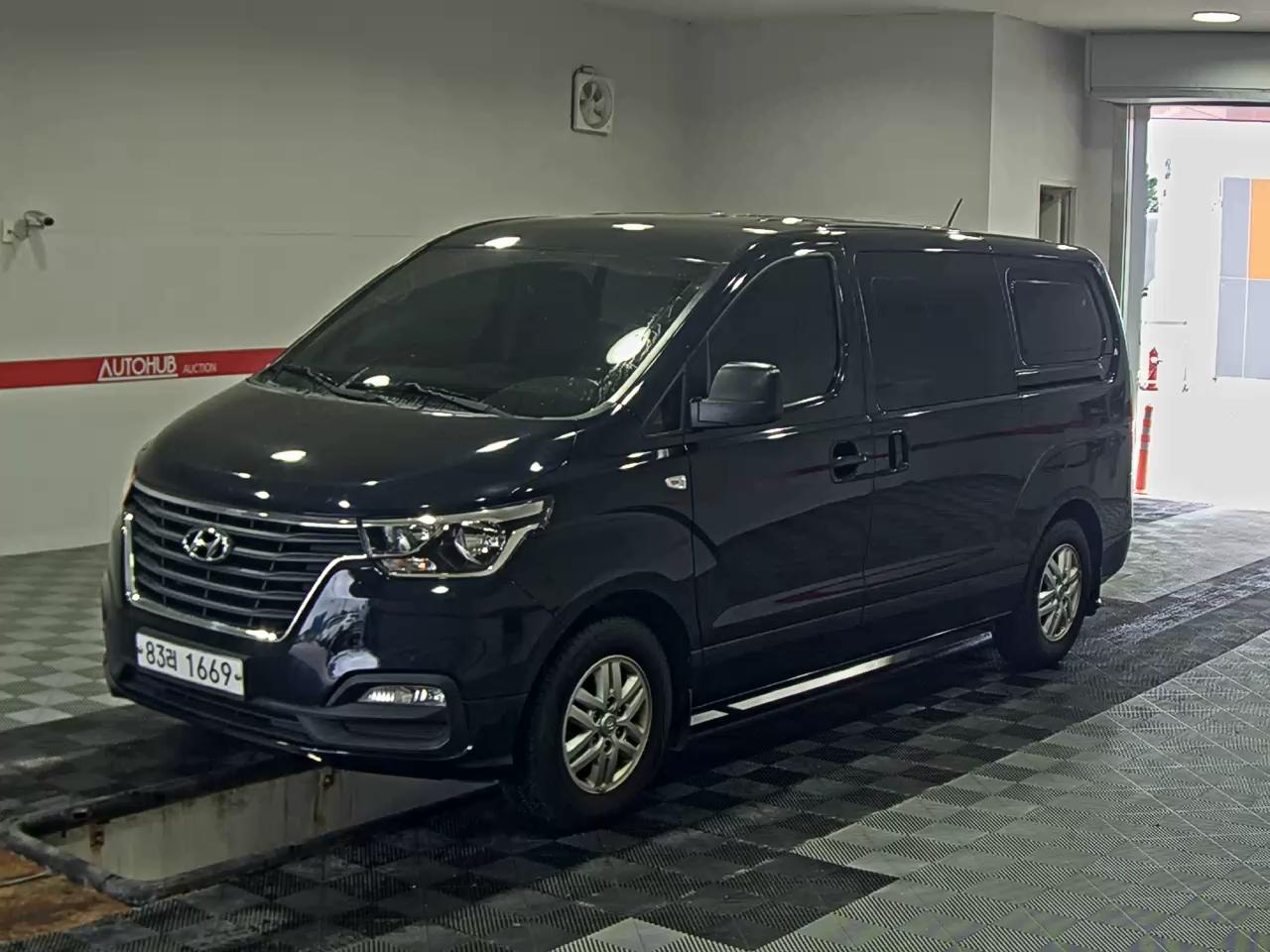 HYUNDAI GRAND STAREX