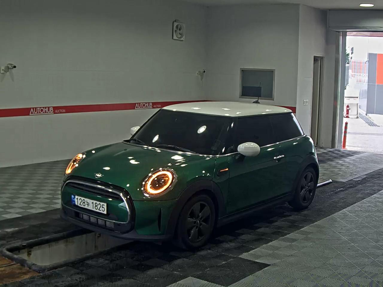 MINI COOPER (3RD GEN) CLASSIC