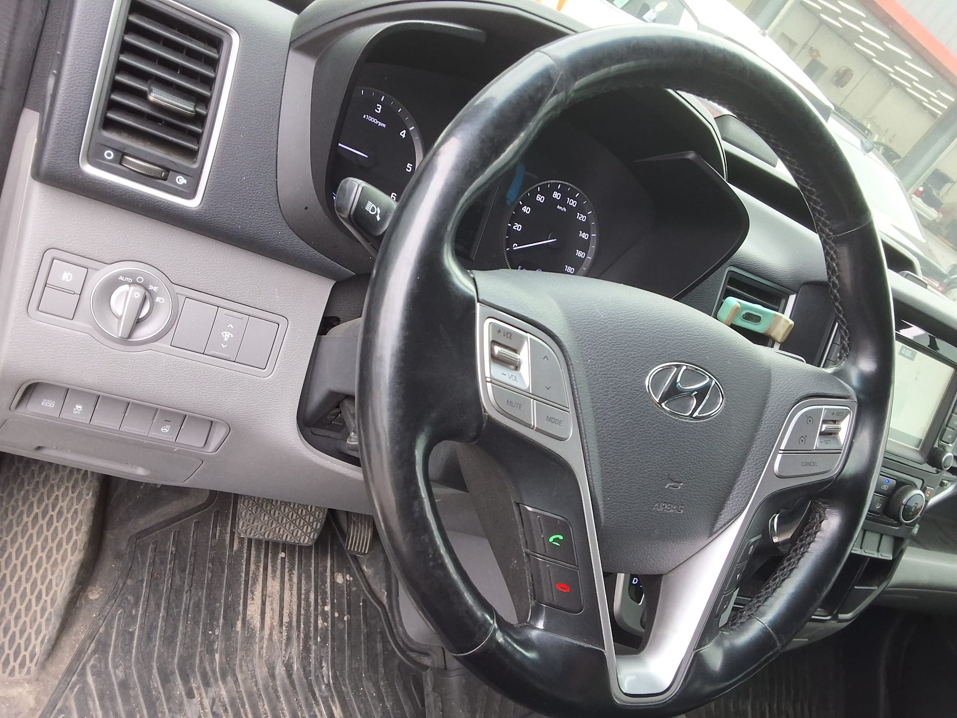 2021 - hyundai solati