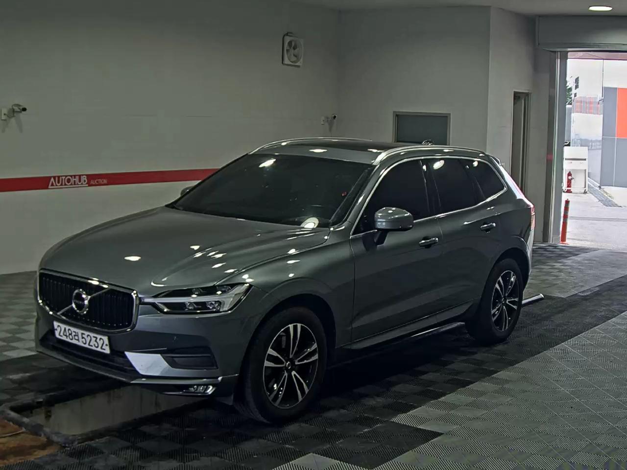 VOLVO XC60 (2ND GEN) D5 MOMENTUM