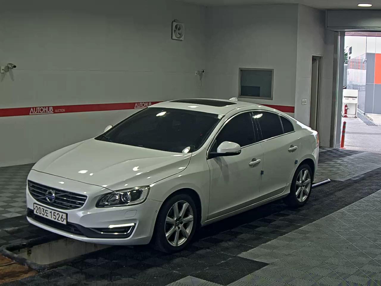 VOLVO S60 (2ND GEN) D3 MOMENTUM