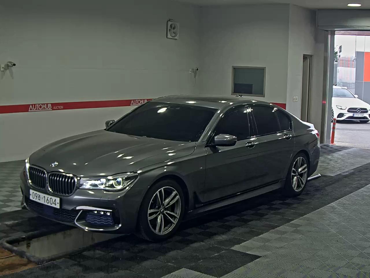 BMW 7 SERIES (6TH GEN) 740d xDrive M
