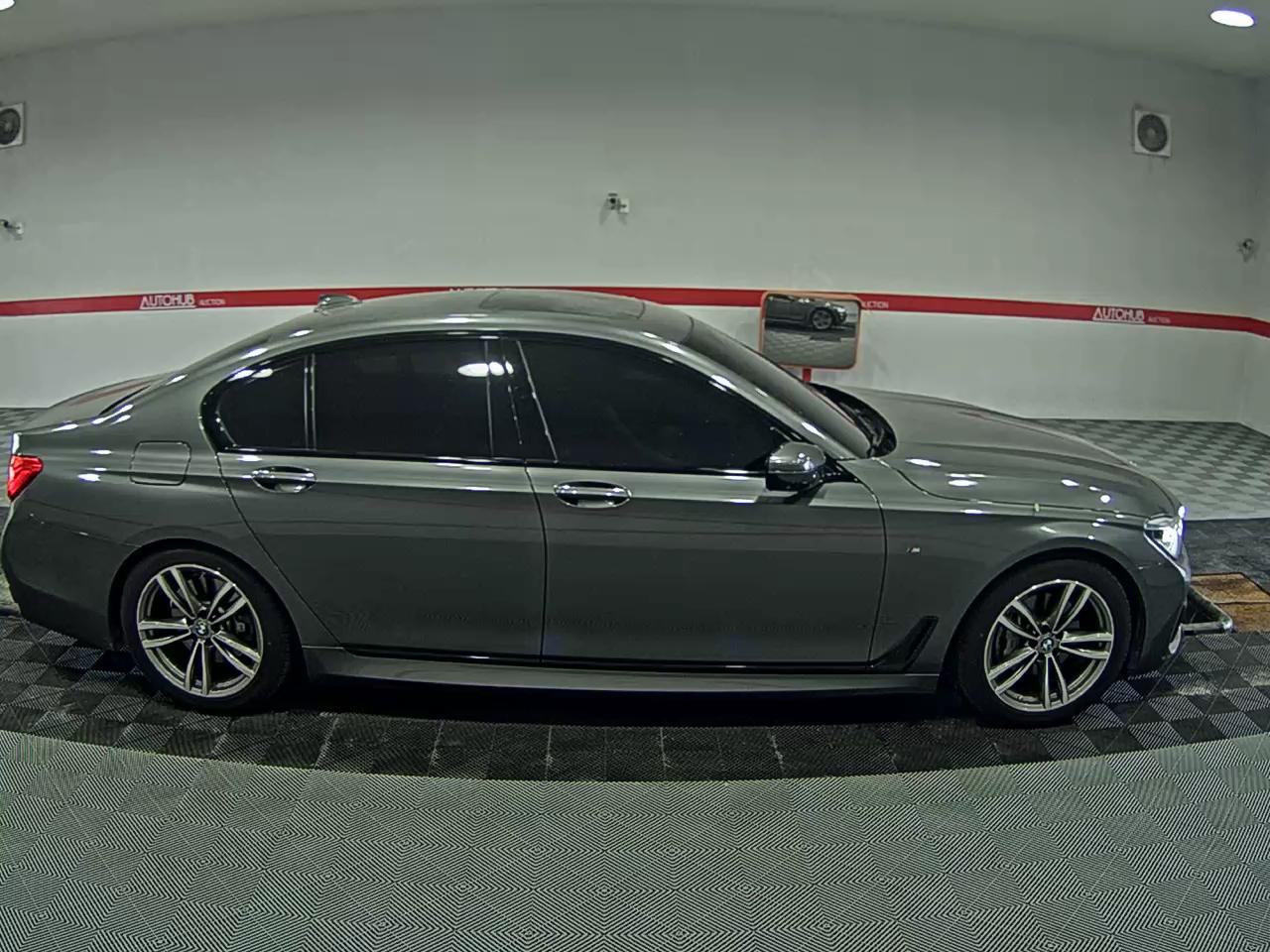 2018 - bmw m7