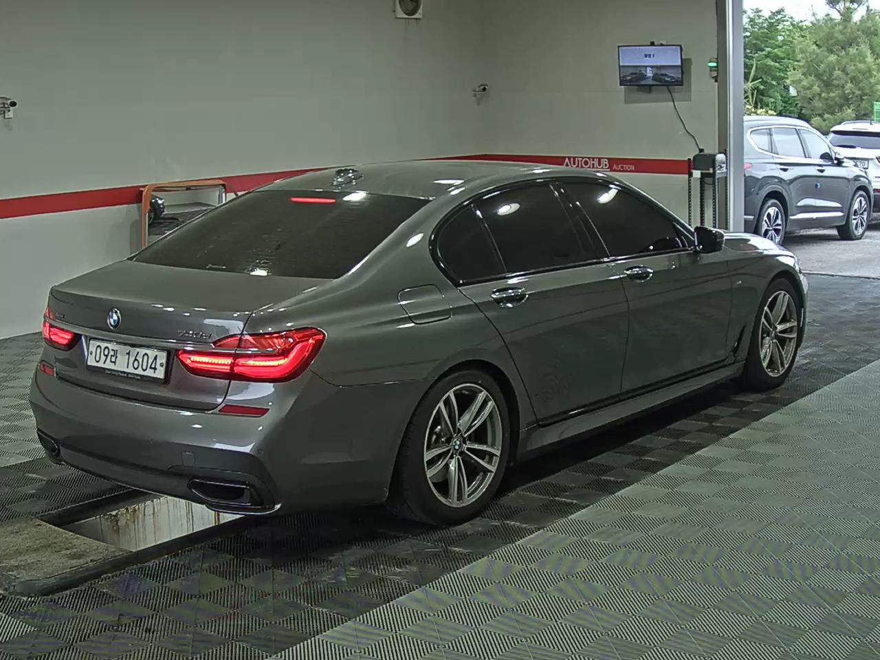 2018 - bmw m7