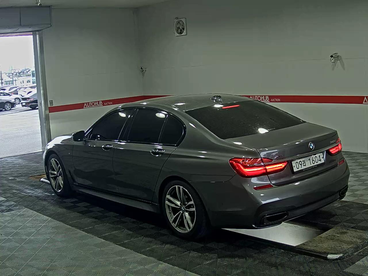 2018 - bmw m7
