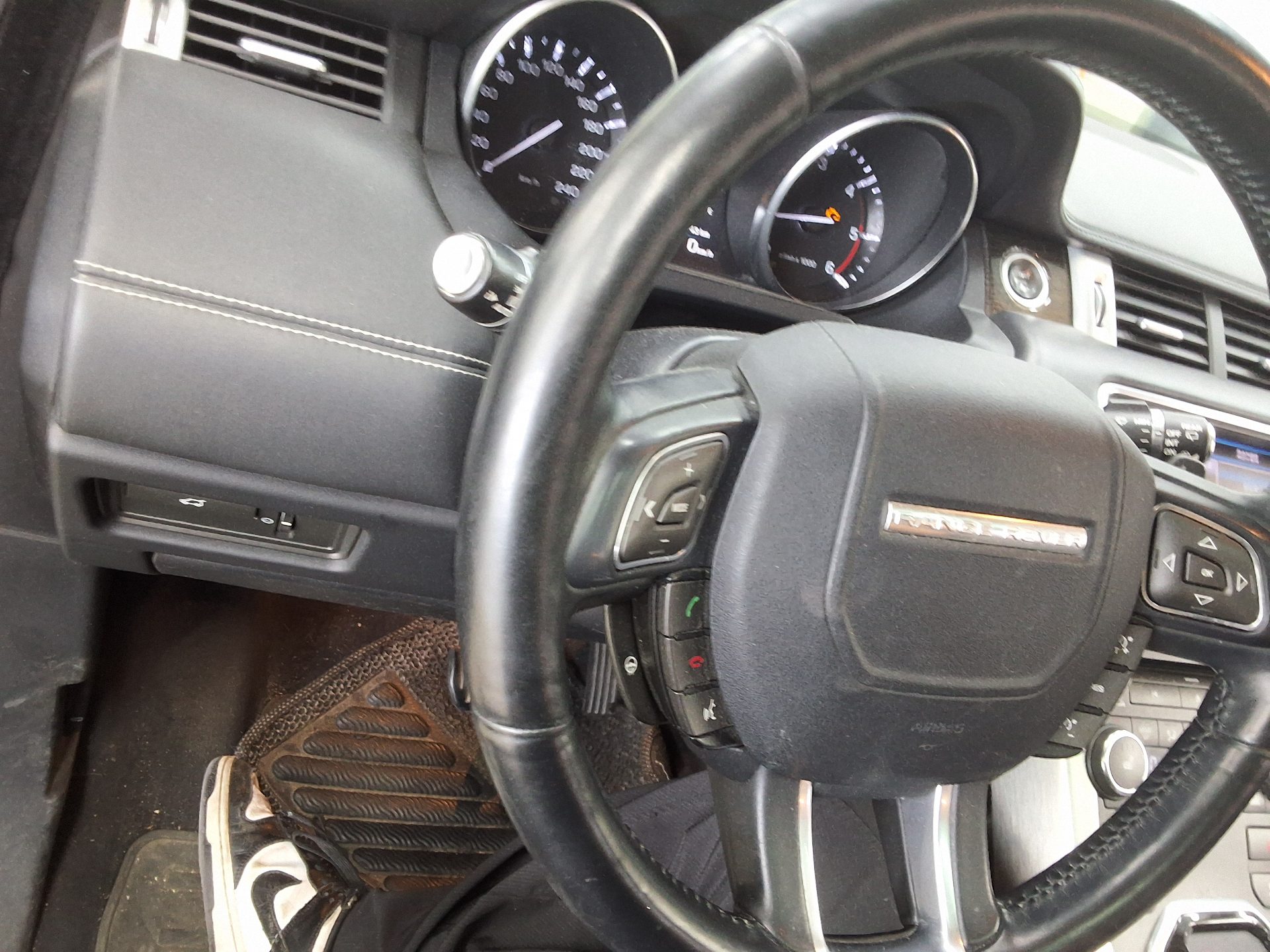 2012 - land rover range rover