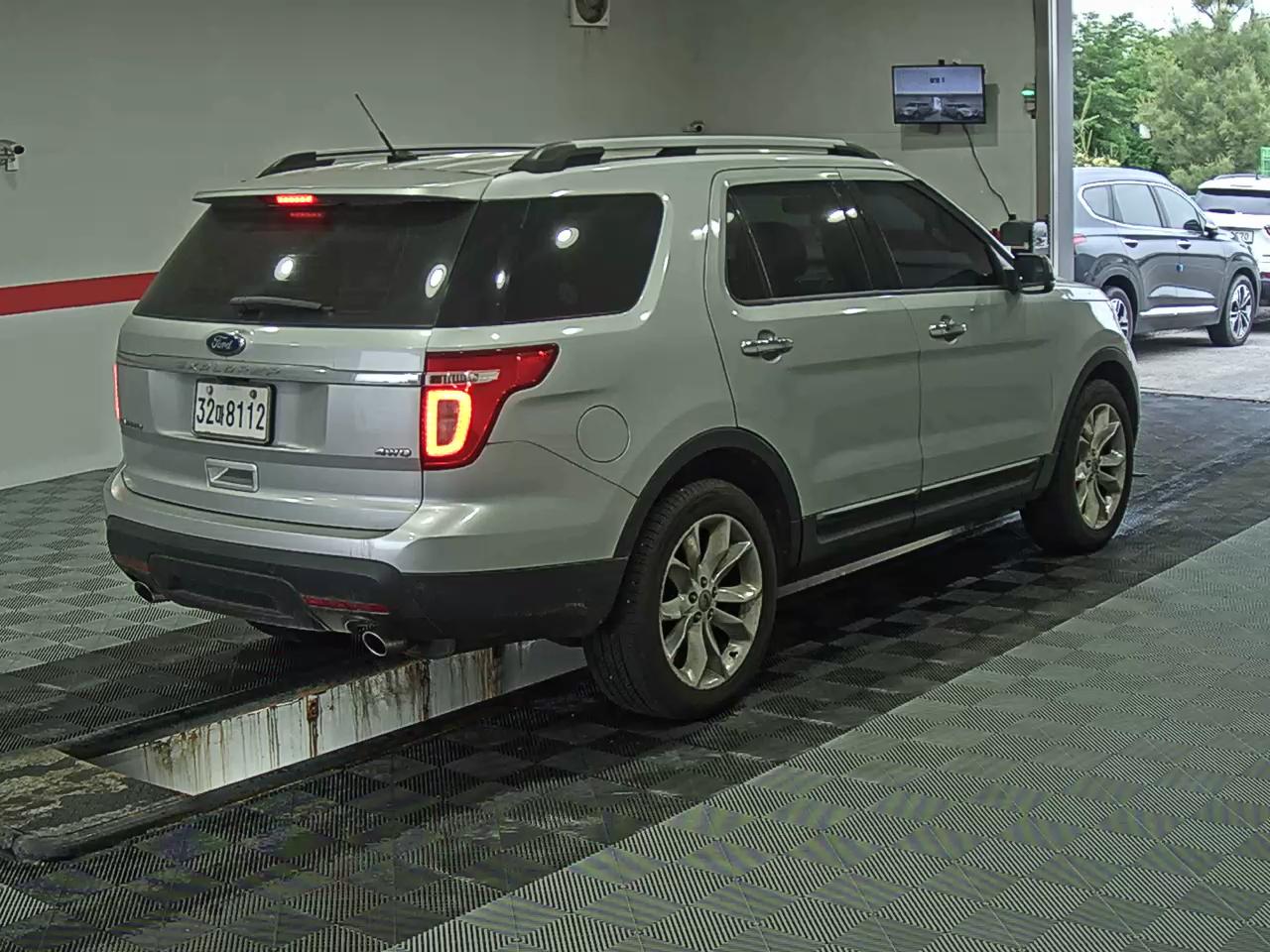 2011 - ford explorer