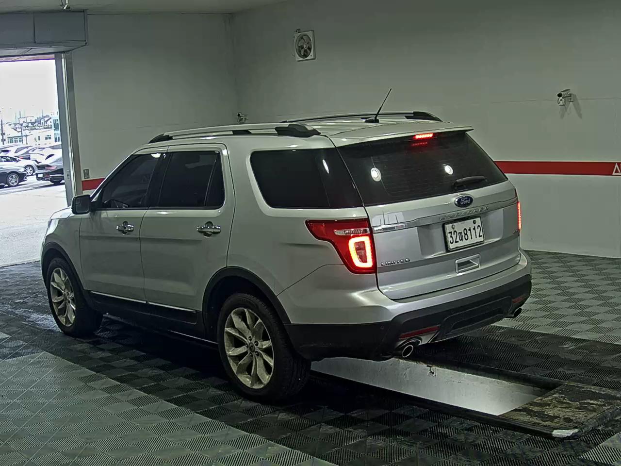 2011 - ford explorer