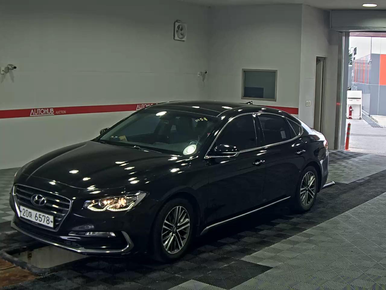 HYUNDAI GRANDEUR LPi RENTAL CAR