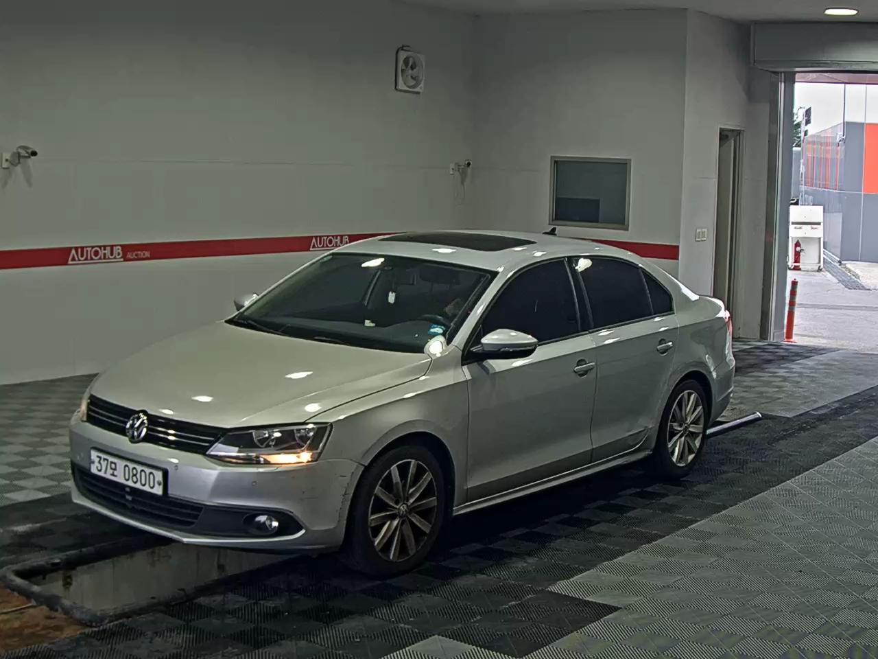 VOLKSWAGEN JETTA (6TH GEN) TDI