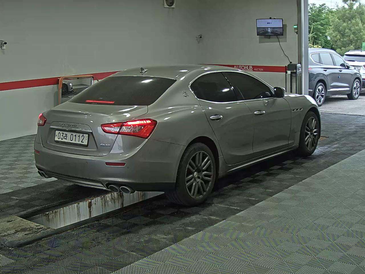 2016 - maserati ghibli