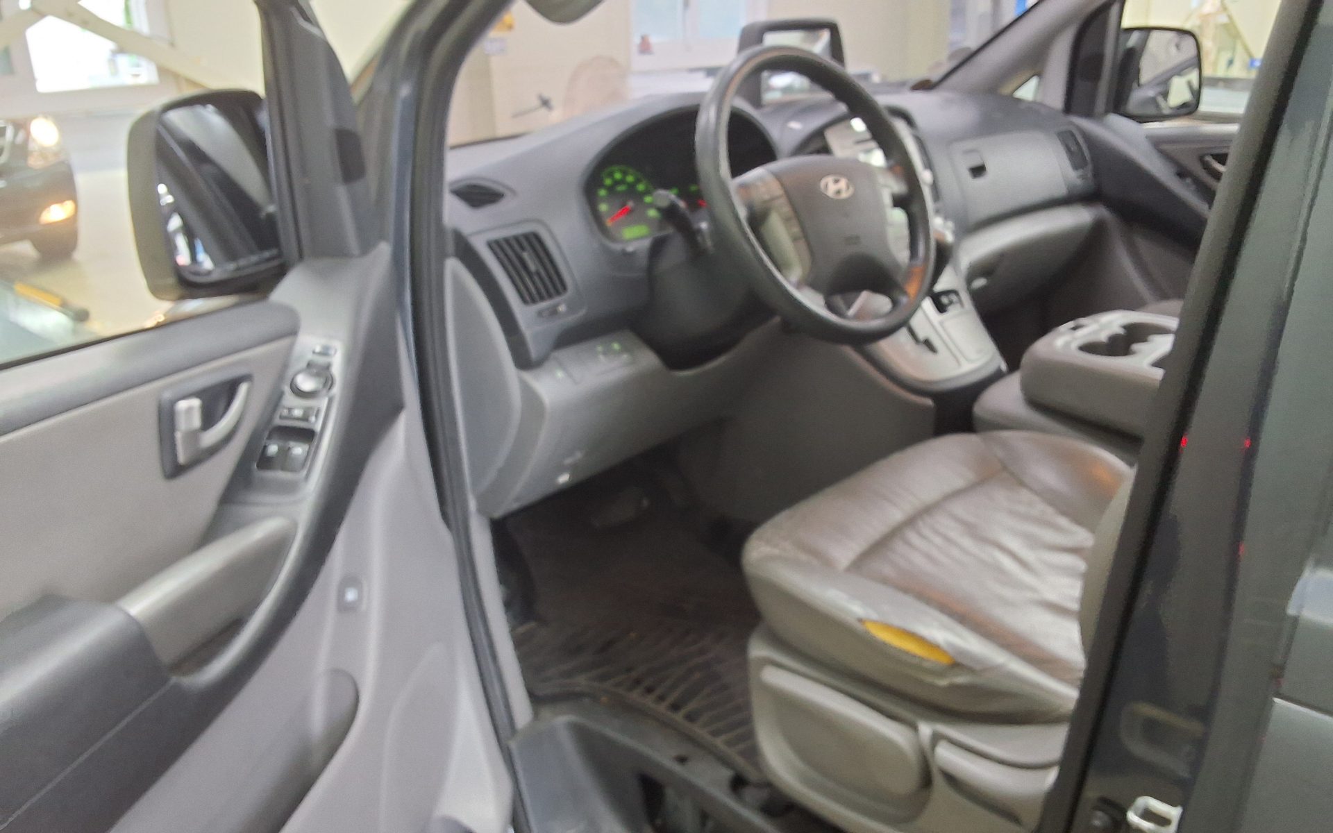 2016 - hyundai grand starex