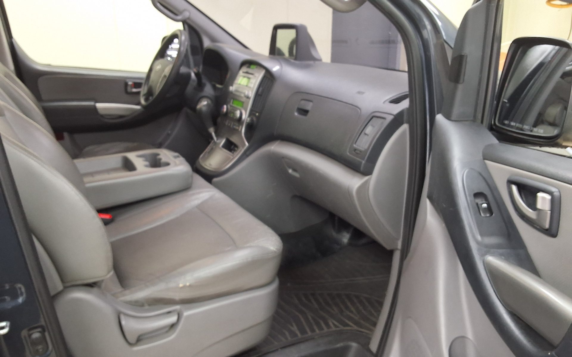 2016 - hyundai grand starex