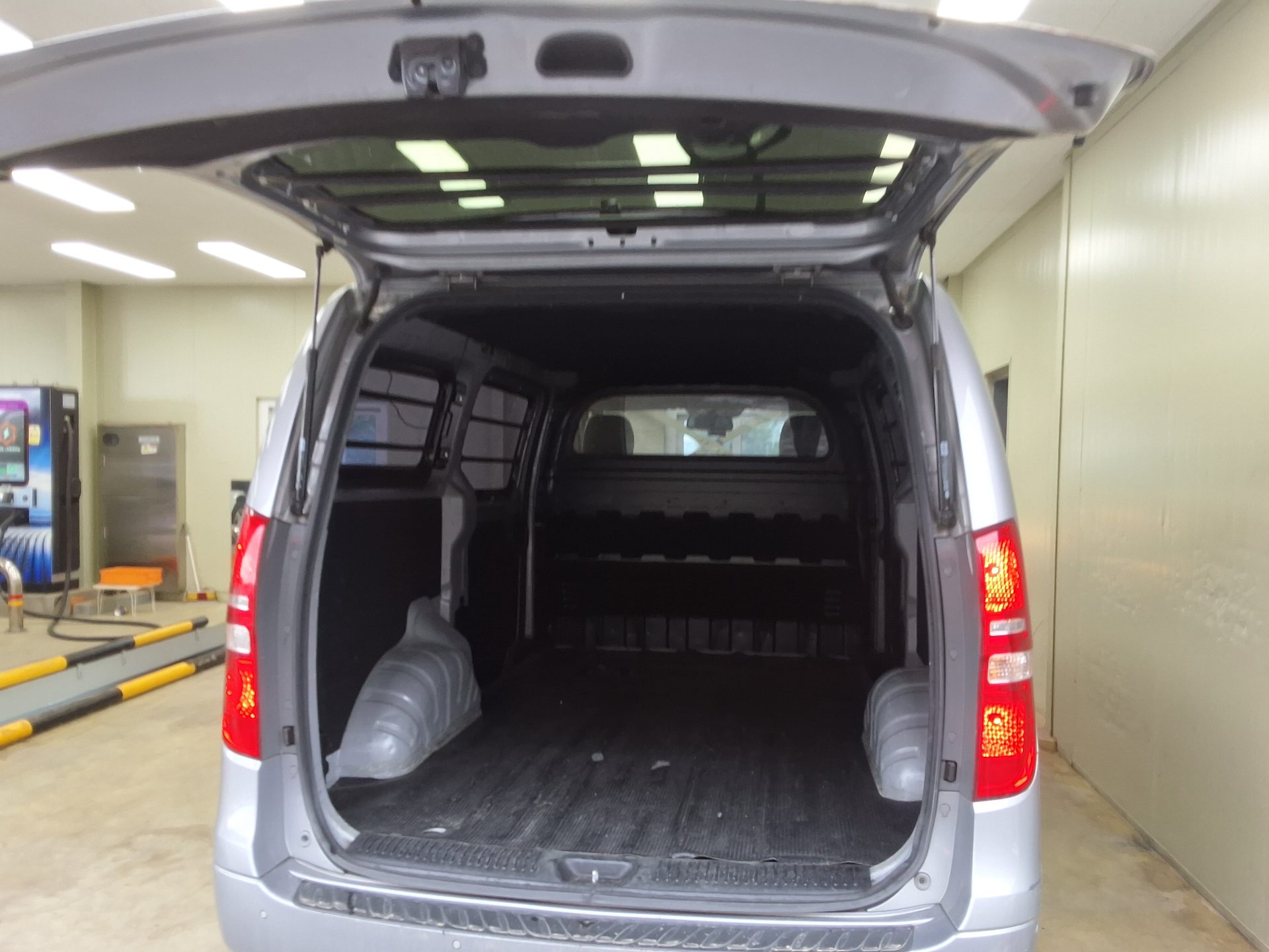2018 - hyundai grand starex