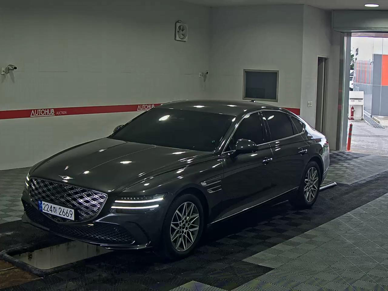 GENESIS G80 BASE MODEL