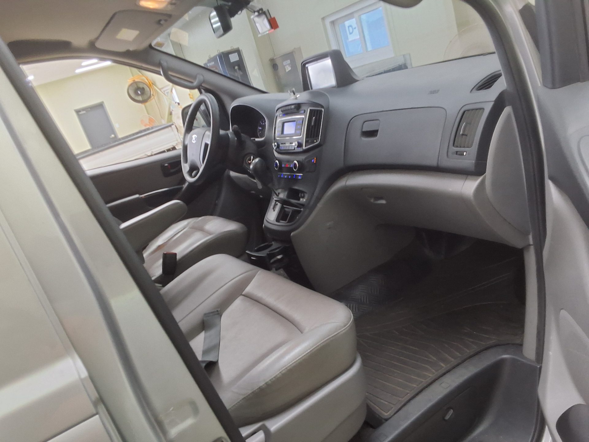 2018 - hyundai grand starex