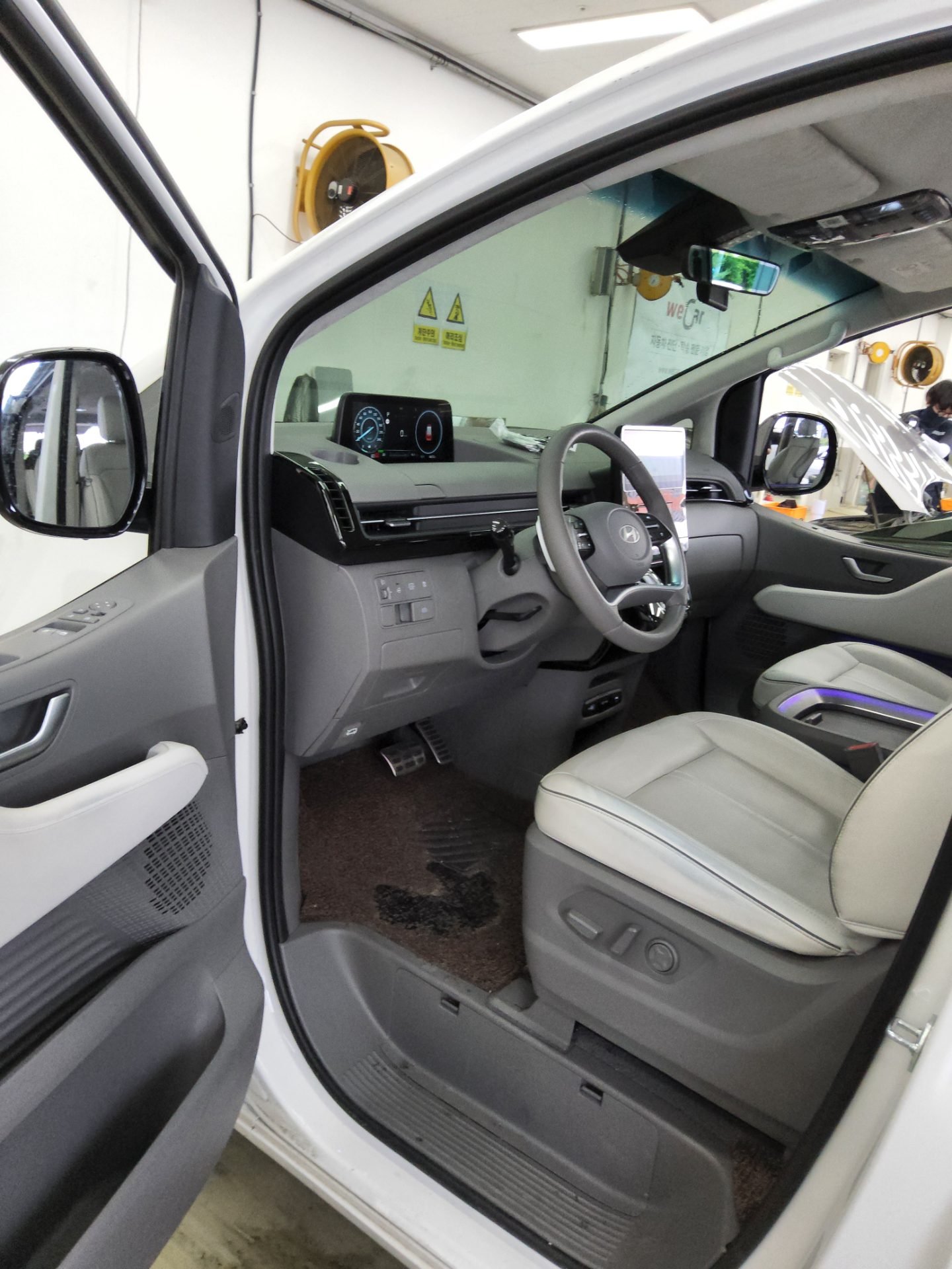 2025 - hyundai staria