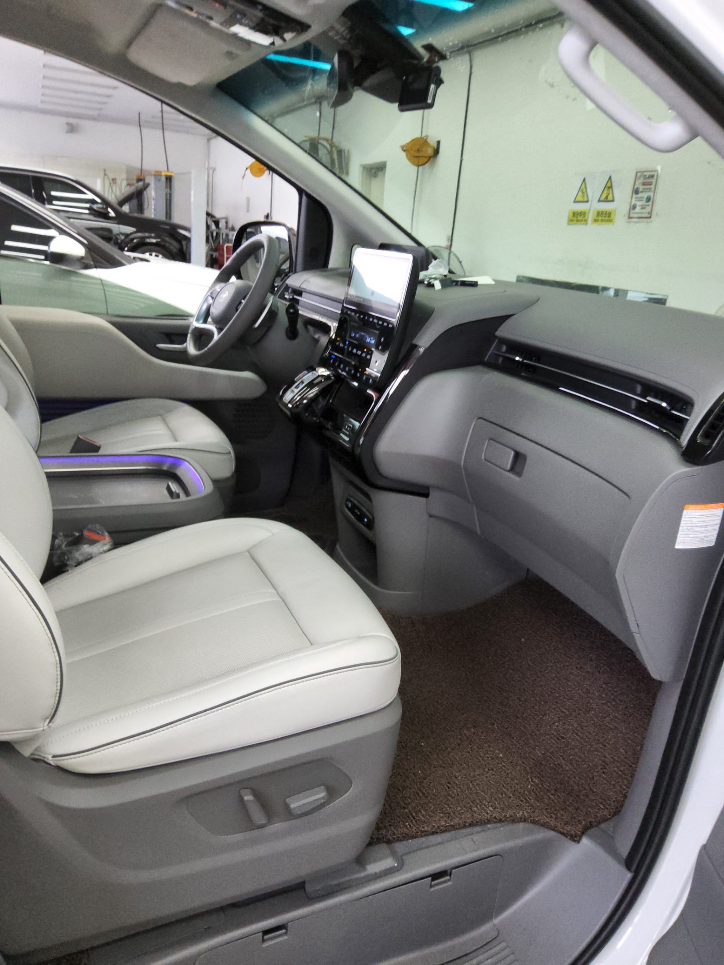 2025 - hyundai staria