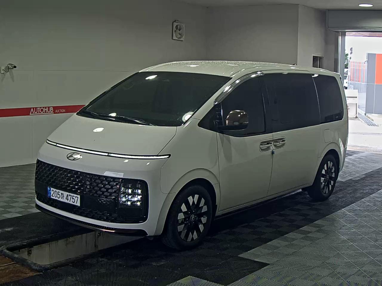 2025 - hyundai staria