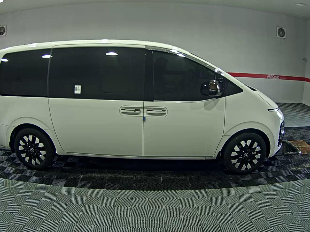 2025 - hyundai staria