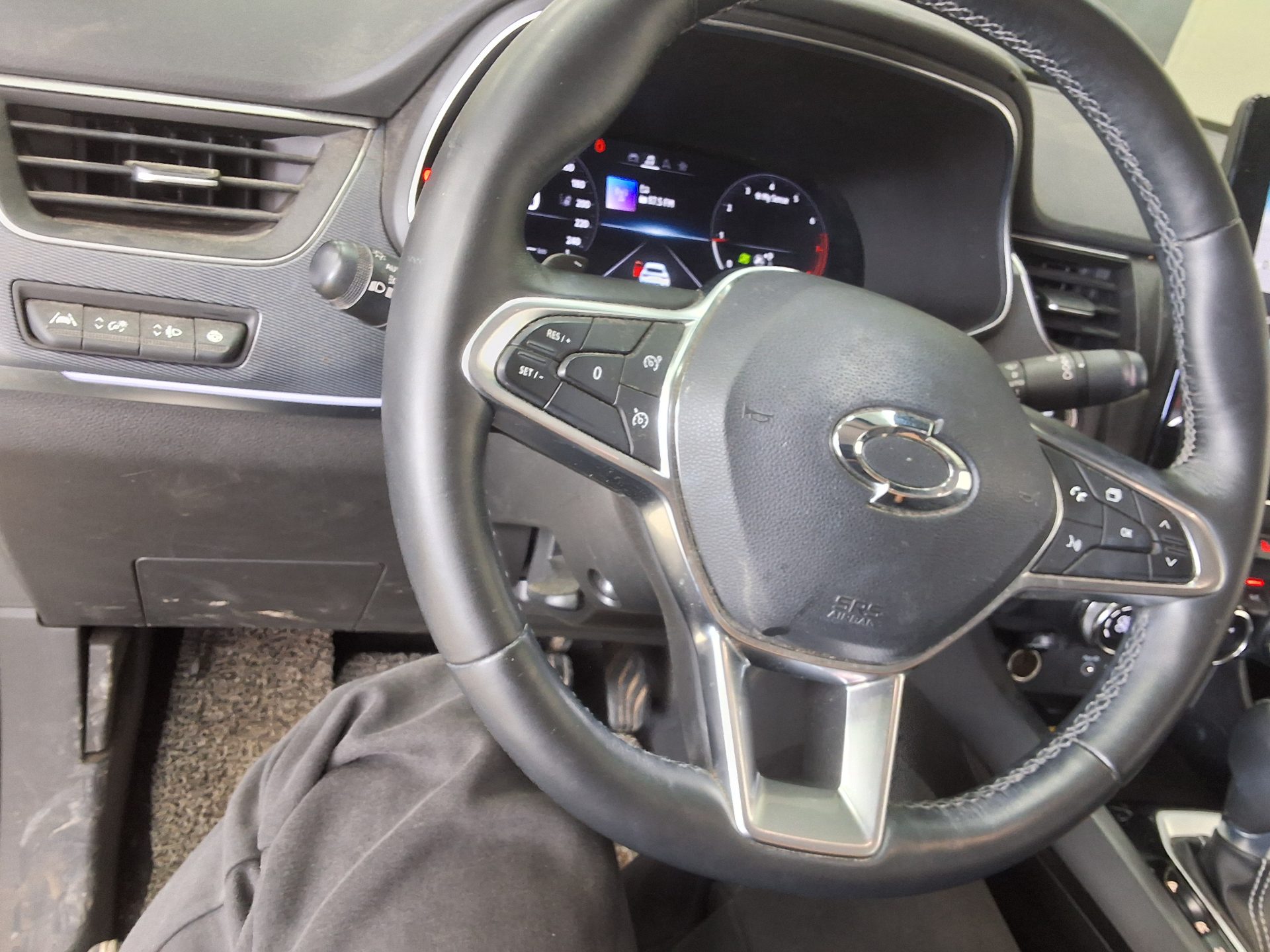 2023 - renault xm3