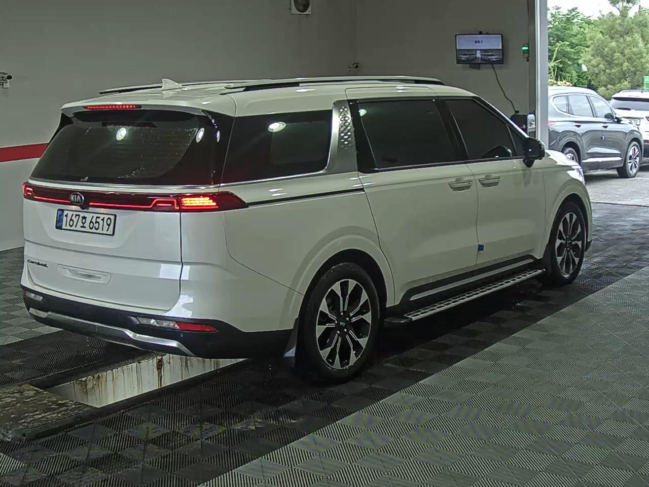 2021 - kia carnival