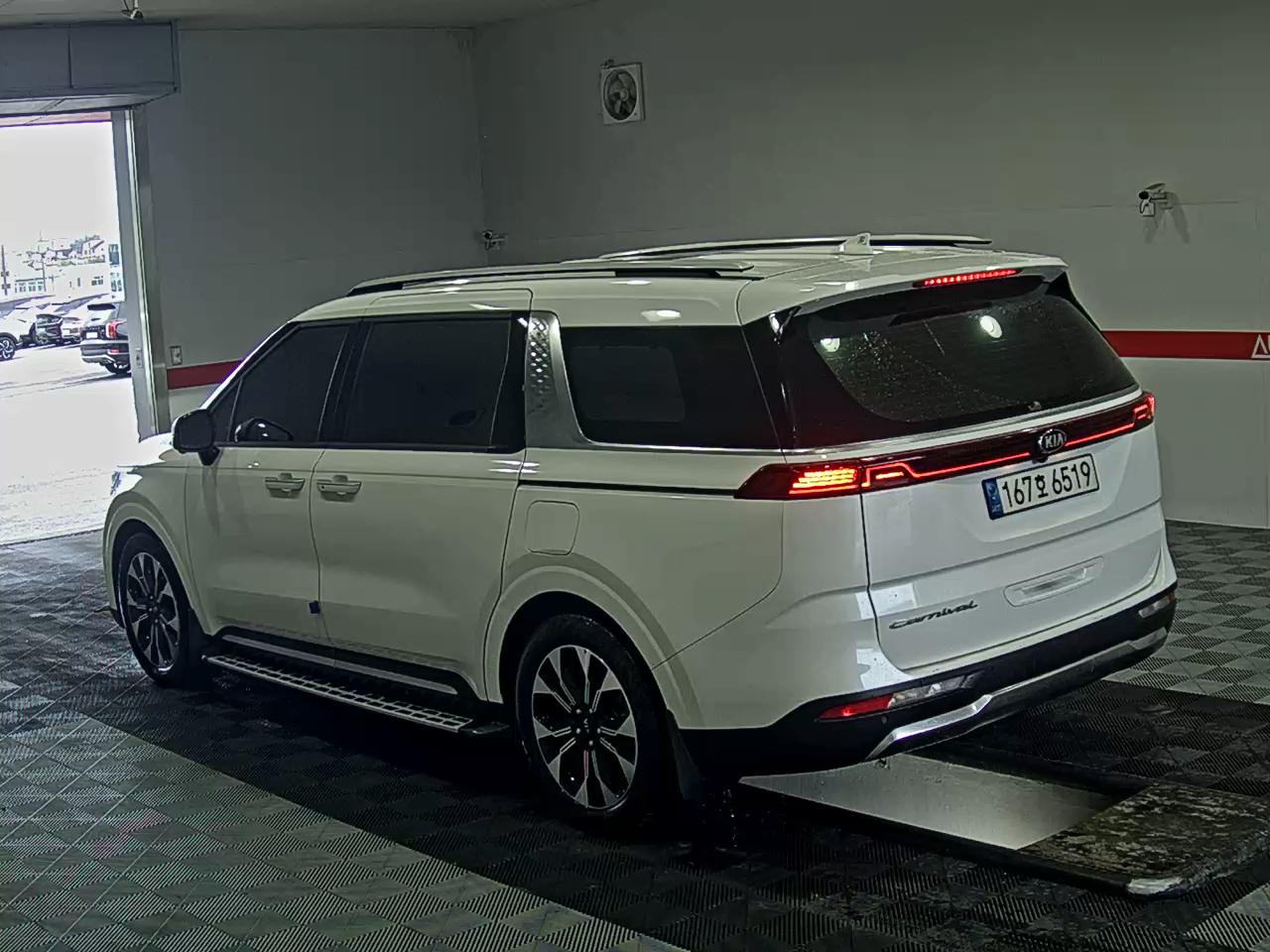 2021 - kia carnival